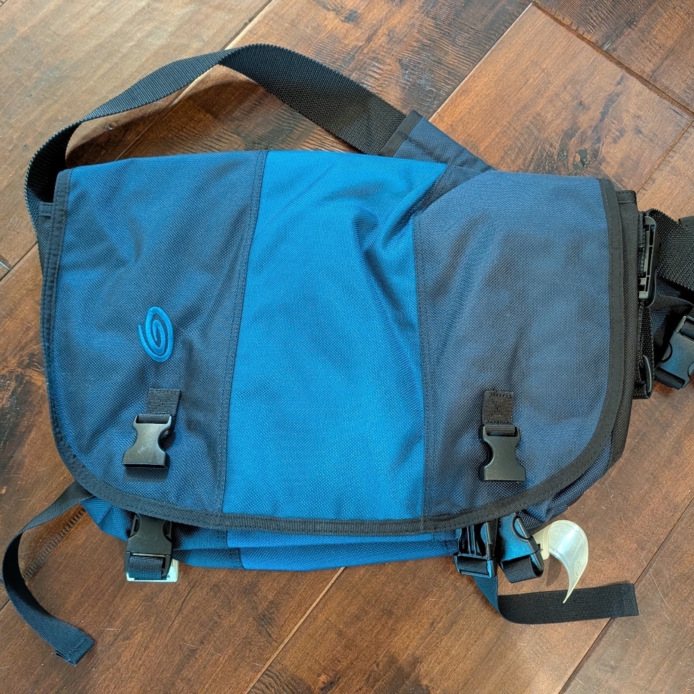Timbuk2 Medium Classic Messenger Bag, Black/Blue